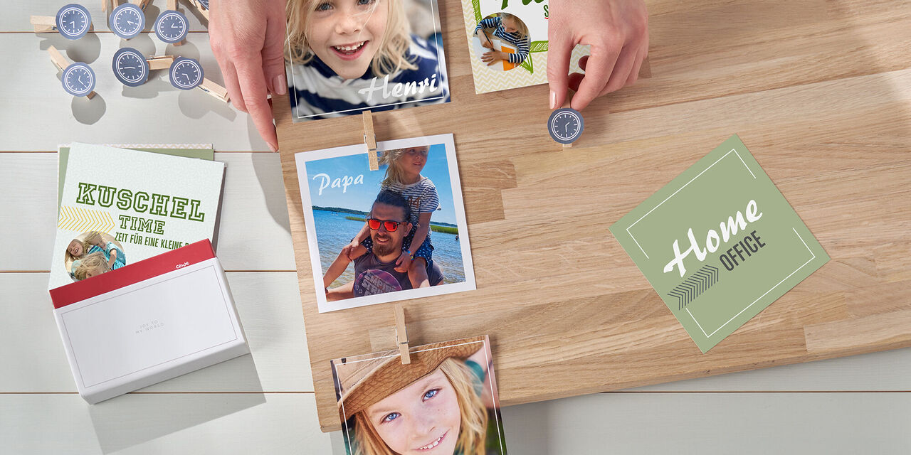 Eine liebevolle Gestaltungsidee für ein Home Office, mit kreativen Fotomotiven und persönlichen Karten